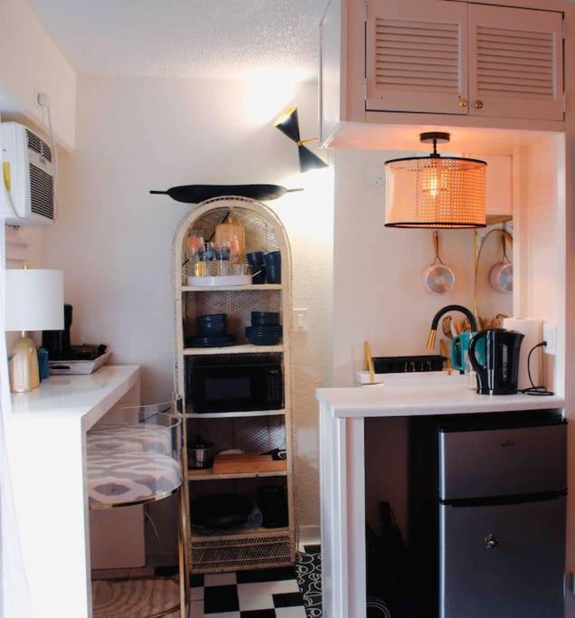 Seashore Waikiki Studio 1 Block From A Beach No Resort Fees Honolulu Exteriör bild